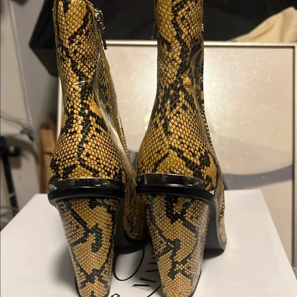 Women's Yellow Snake-Print Pointed Toe Ankle Boots - Picture 3 of 4